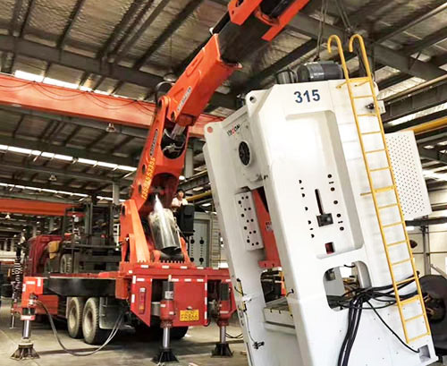 廊坊附近随车吊出租，轻松解决运输难题